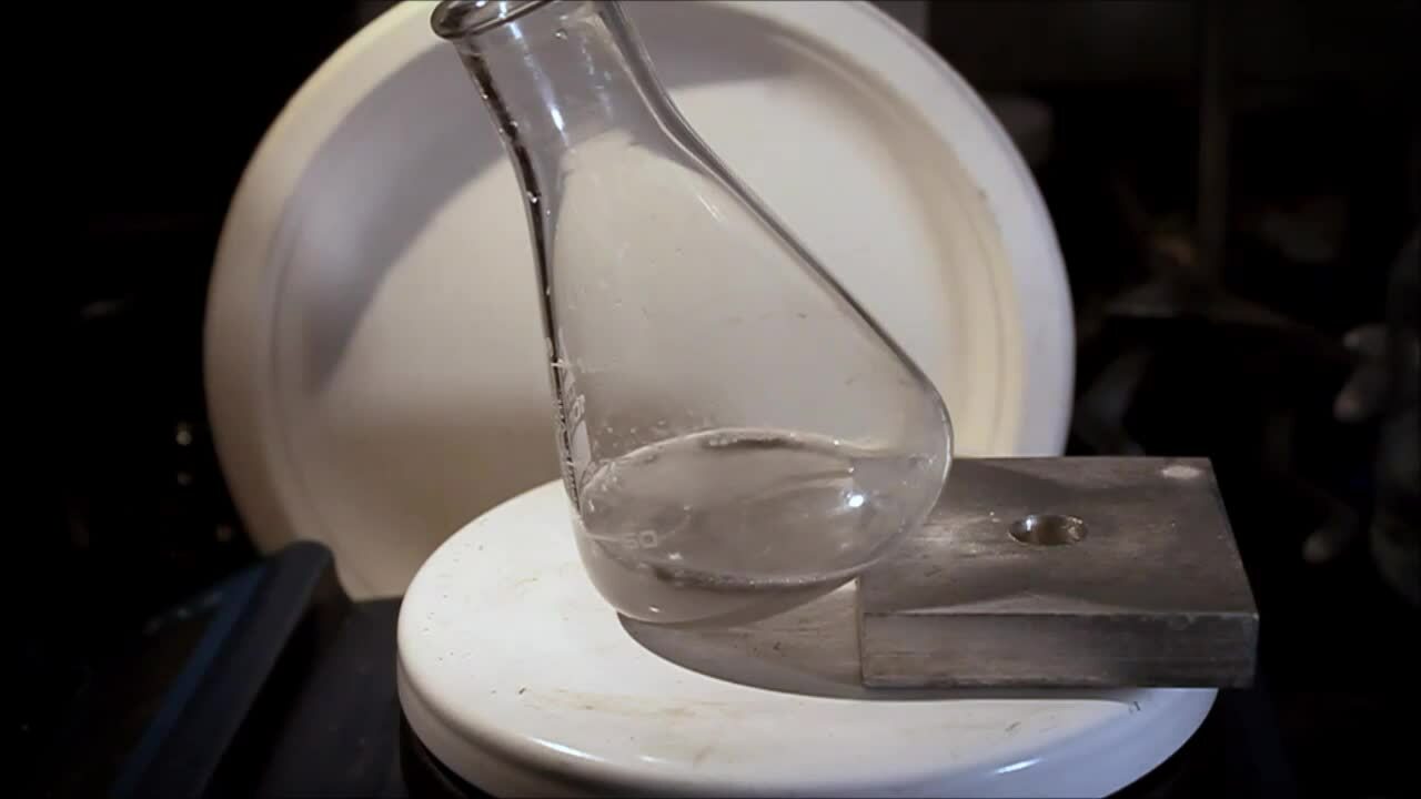 Lò phản ứng hút nước biển để sản xuất hydro ngay trên tàu