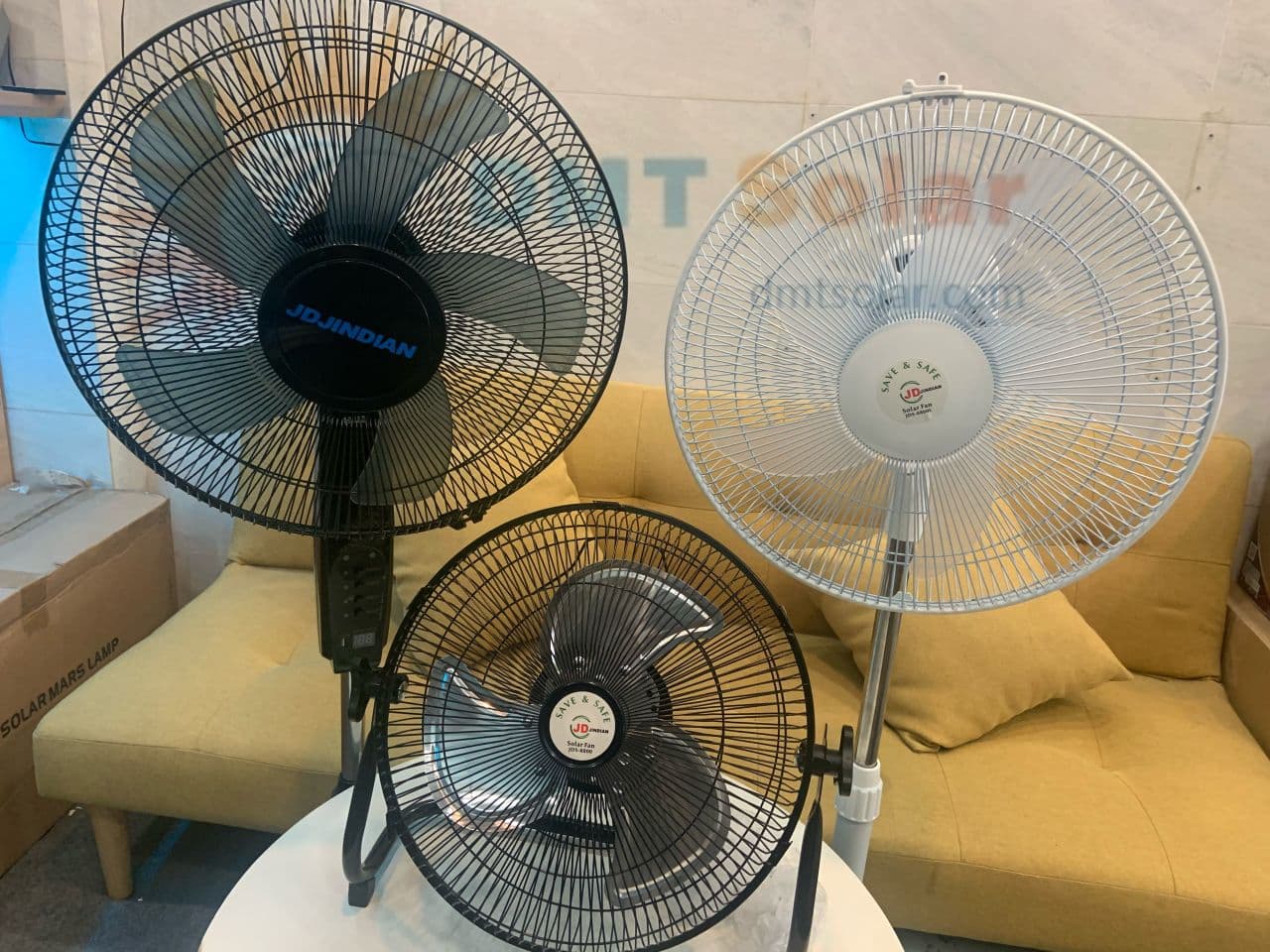 Quạt năng lượng mặt trời