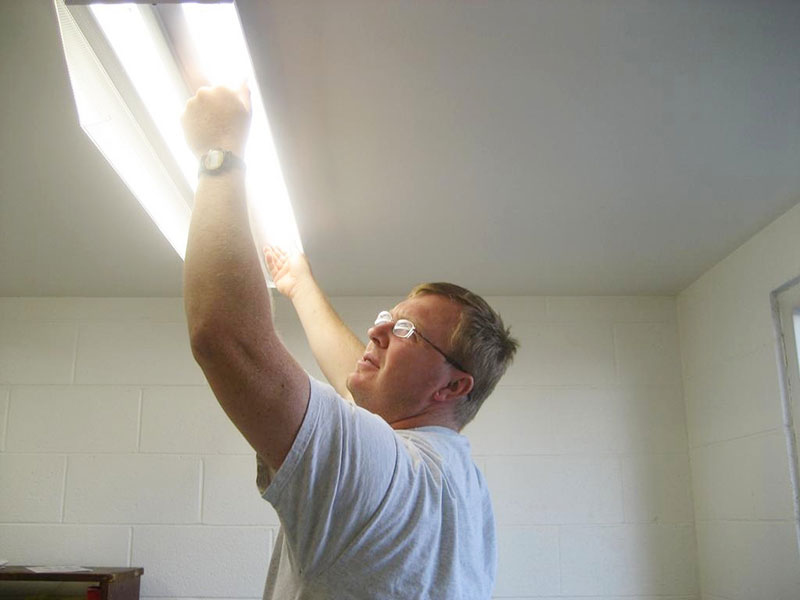 Cách kiểm tra đèn trước khi lắp đặt