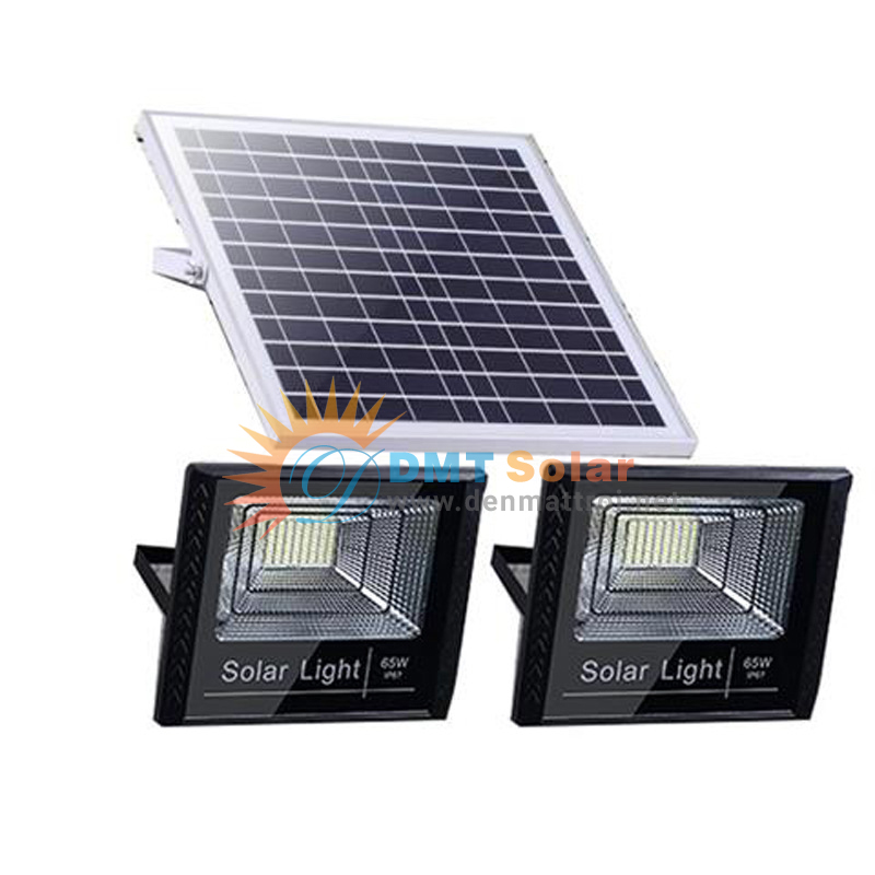 bộ 2 đèn pha và tấm pin năng lượng