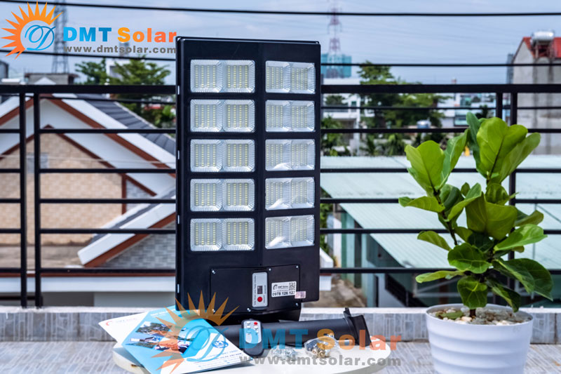 Đèn liền thể chữ V năng lượng mặt trời DMT-D500PV