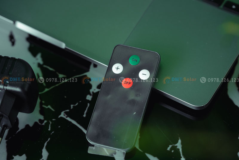 quạt chạy bằng năng lượng mặt trời có điều khiển