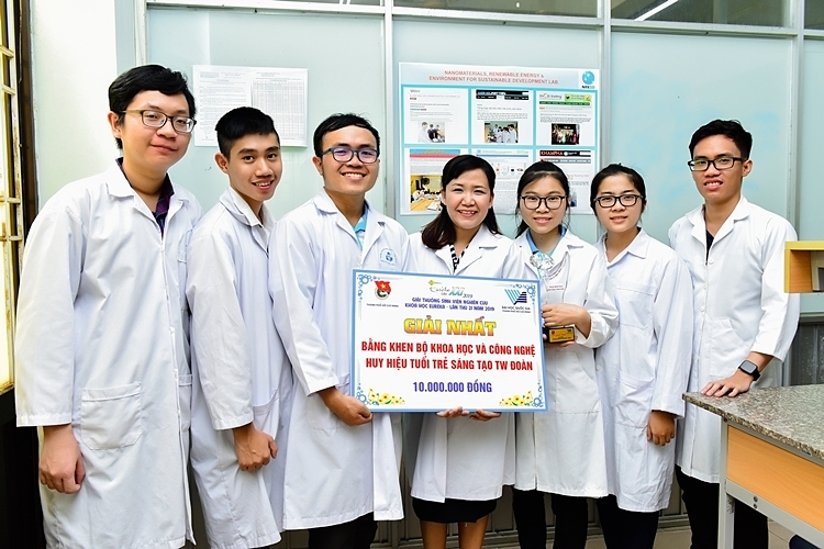 TS Vân đã hướng dẫn nhóm thạc sĩ, nghiên cứu sinh đạt giải Nhất giải thưởng Tuổi trẻ sáng tạo TW Đoàn của Bộ Khoa học và Công nghệ năm 2019.