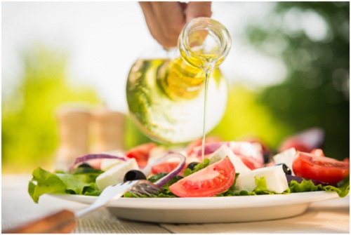 Sử dụng 20ml dầu gạo mỗi ngày giúp giảm cholesterol xấu và triglicerid thừa, ngăn ngừa nguy cơ mắc bệnh tim mạch