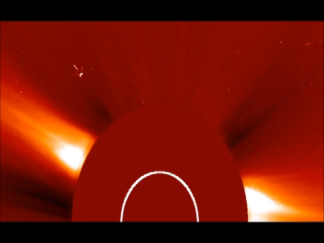 Vật thể 4 cánh nghi là tàu vũ trụ hút năng lượng Mặt Trời