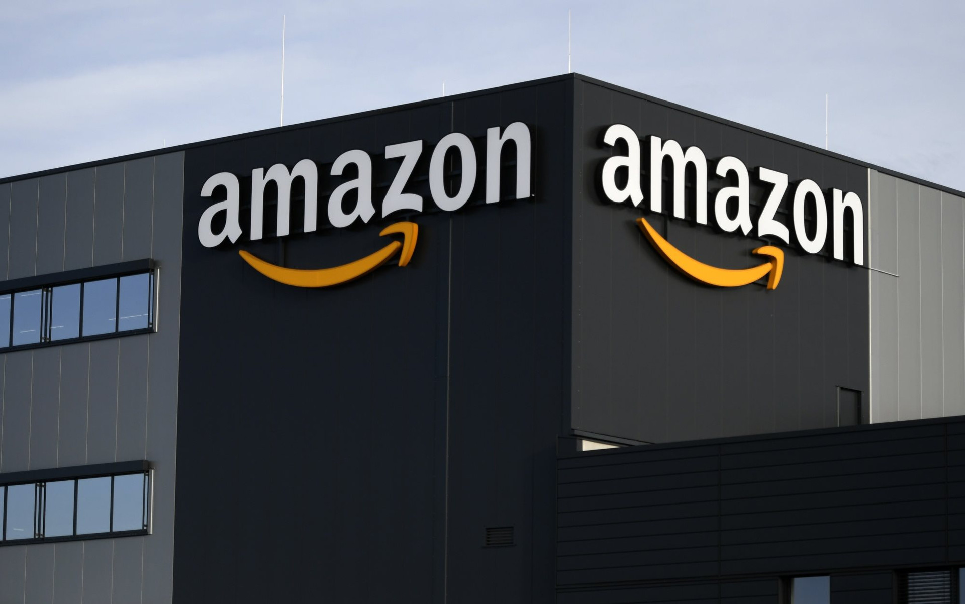 Amazon tuyên bố tiết kiệm 4.500 năm làm việc nhờ 1 sản phẩm AI, từ Microsoft đến Google phải run sợ?- Ảnh 2. Amazon tuyên bố tiết kiệm 4.500 năm làm việc nhờ 1 sản phẩm AI, từ Microsoft đến Google phải run sợ?- Ảnh 2.