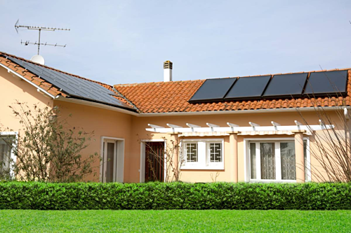 Bản Việt hỗ trợ khách hàng vay tín chấp để lắp tấm điện năng lượng mặt trời. Chi tiết hotline 1900 555 596 hoặc website.