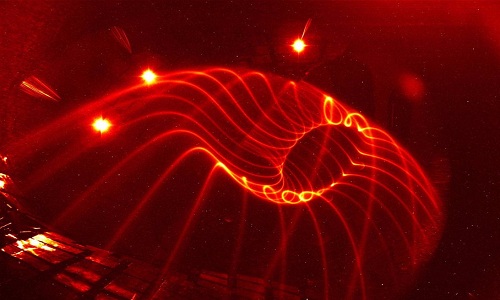 lo-phan-ung-cung-cap-nang-luong-vo-tan-o-duc