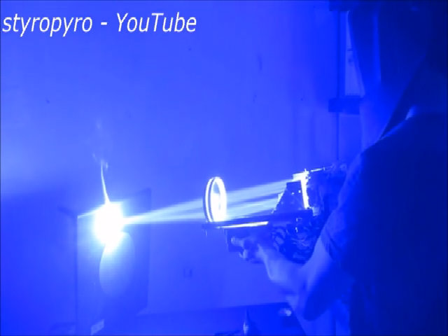 Súng laser mạnh gấp 33 triệu lần năng lượng ánh sáng Mặt Trời