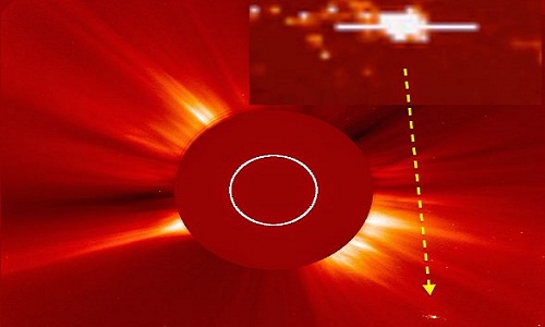 vat-the-4-canh-nghi-la-tau-vu-tru-hut-nang-luong-mat-troi