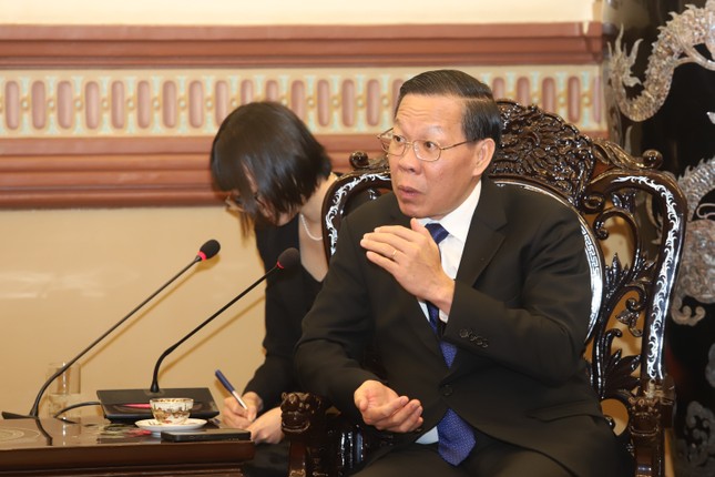 Chủ tịch WEF: 'Tôi sử dụng ChatGPT và công cụ AI rất nhiều'- Ảnh 1. Chủ tịch WEF: 'Tôi sử dụng ChatGPT và công cụ AI rất nhiều'- Ảnh 1.