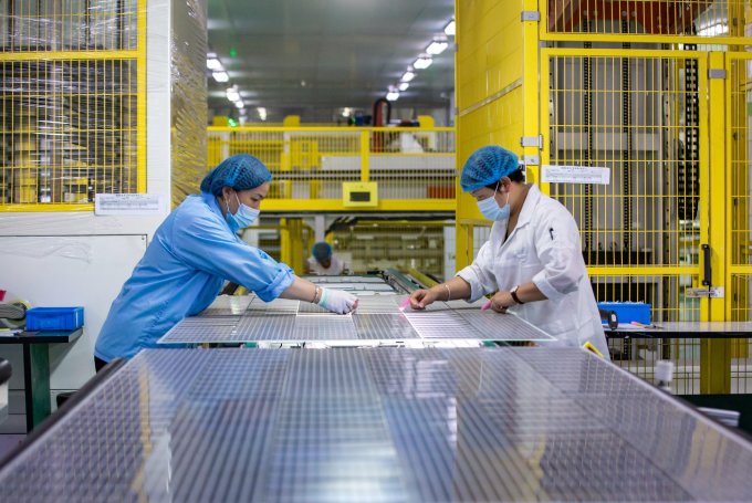 Dây chuyền sản xuất thiết bị điện mặt trời của Jiangsu Focus New Energy Technology tại thành phố Hải An, Giang Tô, Trung Quốc. Ảnh: Economic Daily China