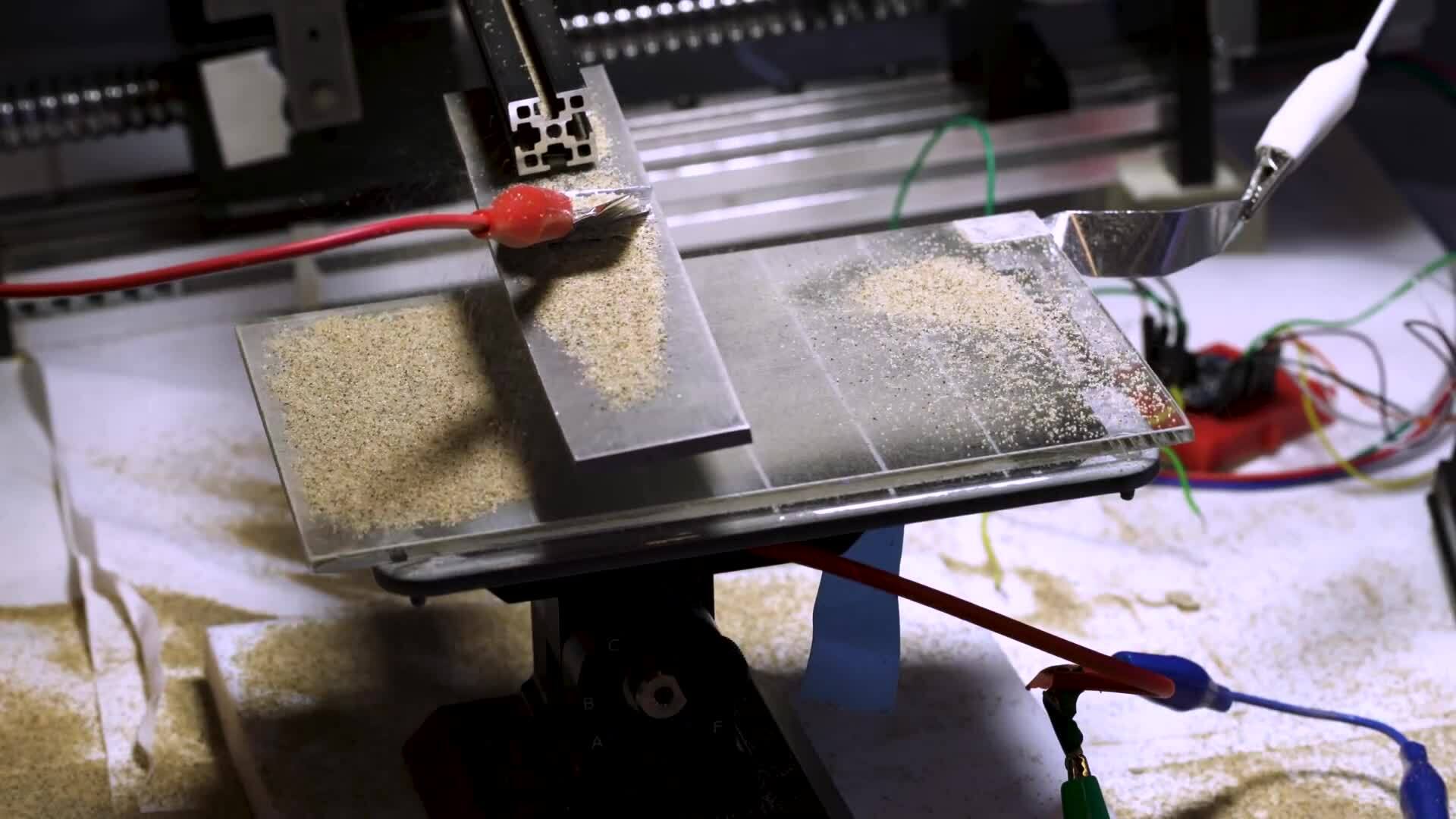 Phương pháp mới giúp pin mặt trời không bám bụi