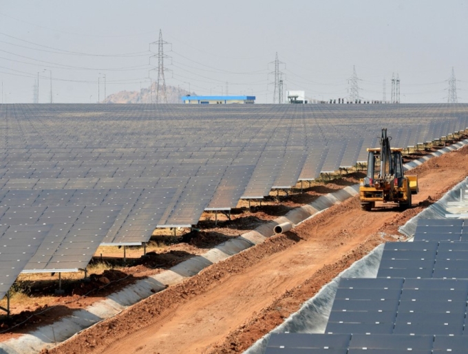 Một góc của nhà máy điện mặt trời Pavagada Solar Park. Ảnh: Pavagada Solar Park