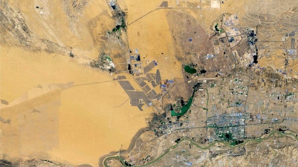 Tengger Desert Solar Park nhìn từ trên cao. Ảnh: Google