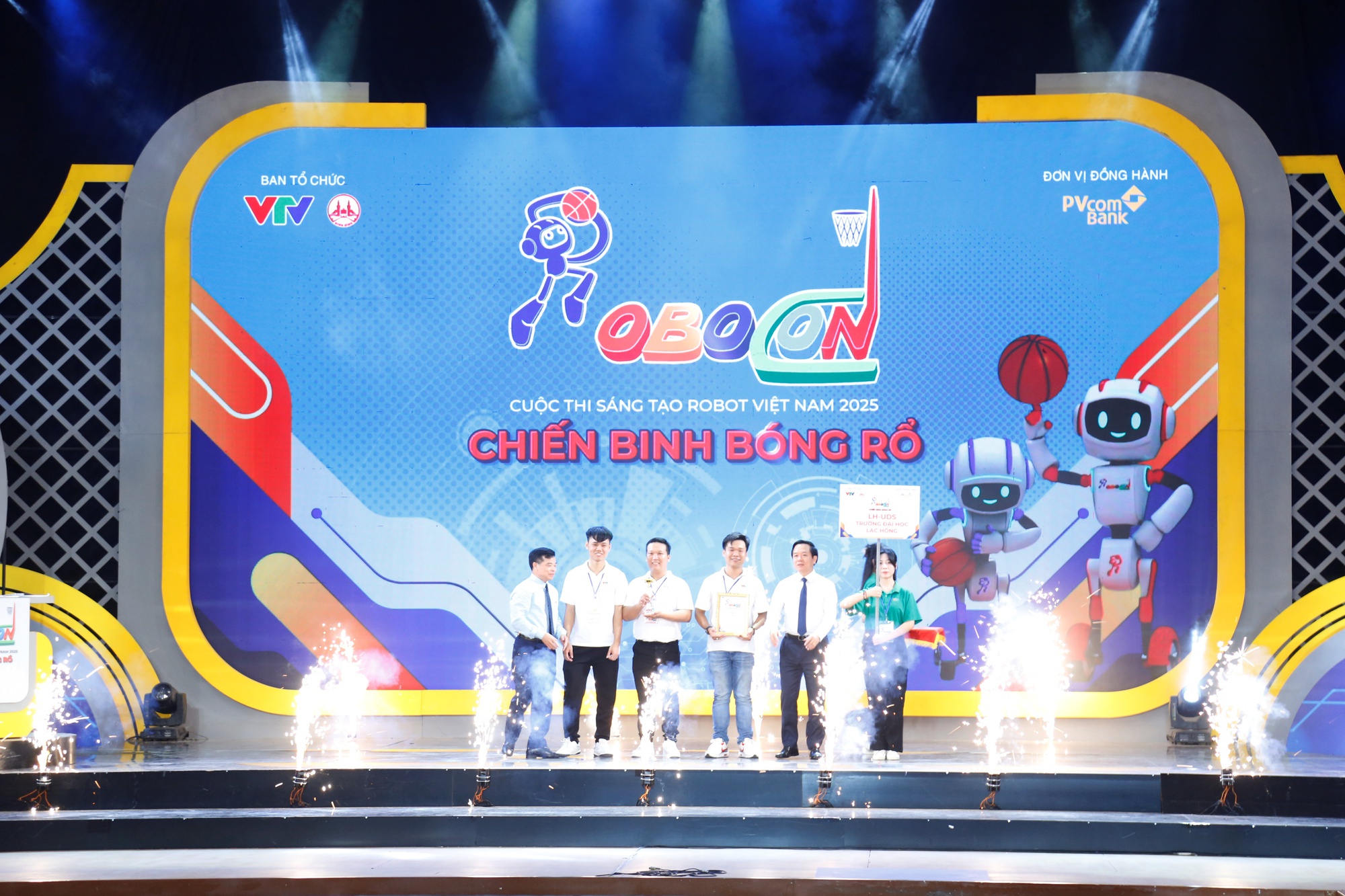 Hành trình chạm đỉnh vinh quang Robocon của những Hành trình chạm đỉnh vinh quang Robocon của những