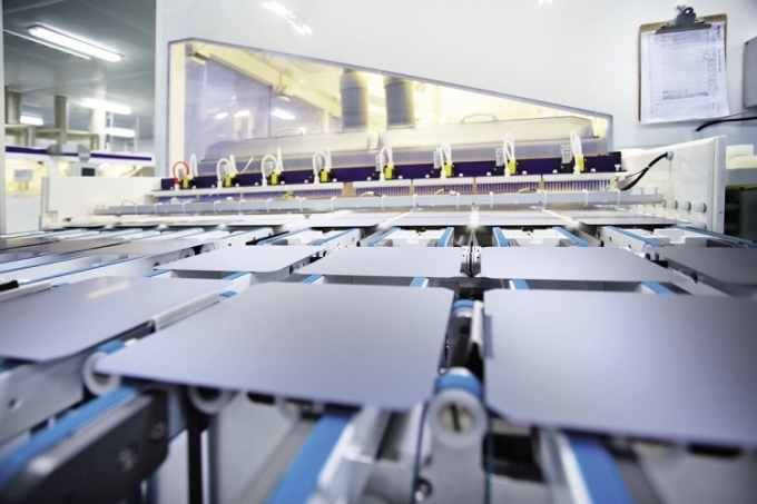 Tấm wafer sillion do LONGi sản xuất. Ảnh: Longi Solar.