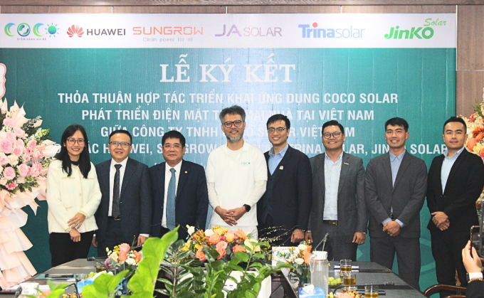 Đại diện các bên tại lễ ký kết hợp tác. Ảnh: CoCo Solar
