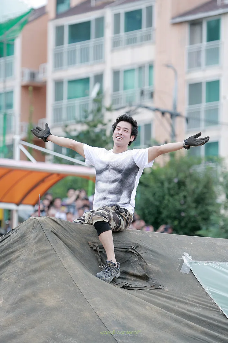 Bị cáo buộc là “anh hùng bàn phím”, chàng trai Hàn Quốc nhận kèo trên mạng, mở cả lễ hội quy tụ 2.000 người tới xem và cái kết viên mãn cho tất cả- Ảnh 3.