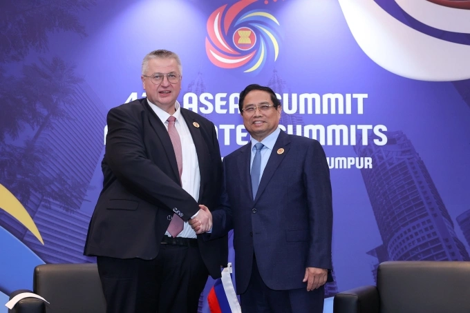 Thủ tướng Phạm Minh Chính gặp Phó thủ tướng Nga Alexey Overchuk, tại Kuala Lumpur, Malaysia, ngày 27/10. Ảnh: VGP