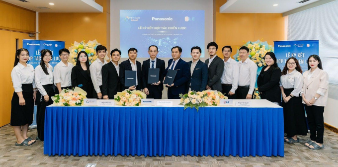 Lễ ký kết hợp tác giữa Việt Nam Solar, Panasonic và Lê Gia. Ảnh: Việt Nam Solar