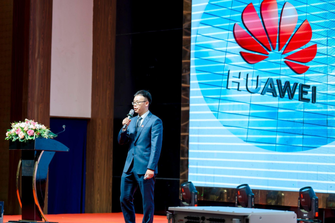 Ông Daniel Liu, Giám đốc Phát triển Hệ sinh thái đối tác Huawei Digital Power phát biểu tại sự kiện. Ảnh: Việt Nam Solar
