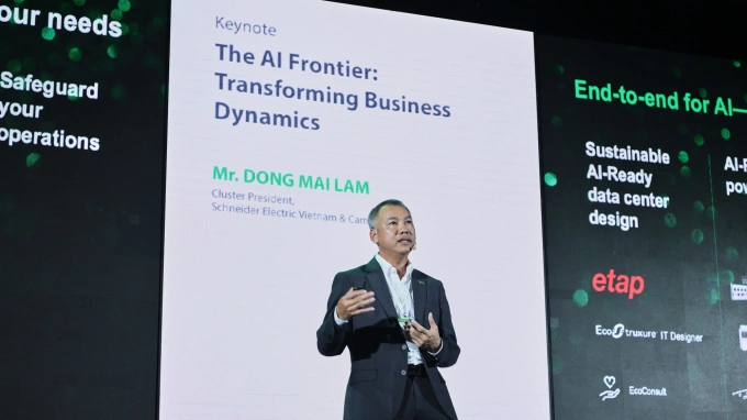 Ông Đồng Mai Lâm, TGĐ Schneider Electric Việt Nam và Campuchia nhấn mạnh công ty sẵn sàng hợp tác chặt chẽ với các đối tác và khách hàng Việt Nam để xây dựng một hạ tầng số vững mạnh, sẵn sàng cho AI. Ảnh: Schneider Electric