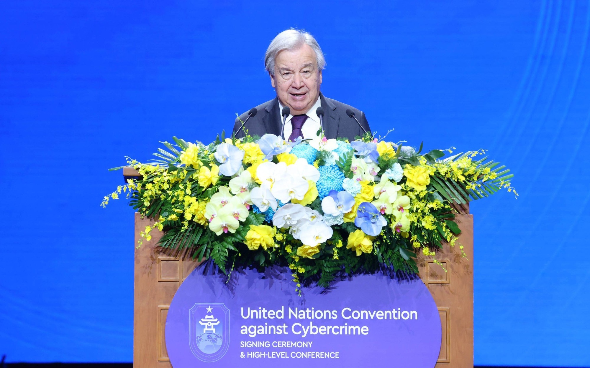 Tổng thư ký Liên Hợp Quốc Antonio Guterres tại Lễ ký Công ước Hà Nội: “Không ai an toàn cho đến khi tất cả đều an toàn”- Ảnh 1.