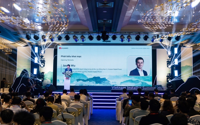 Ông Jason Wu, Tổng giám đốc Huawei Digital Power Đông Nam Á chia sẻ định hướng năm 2025 tại sự kiện. Ảnh: Huawei