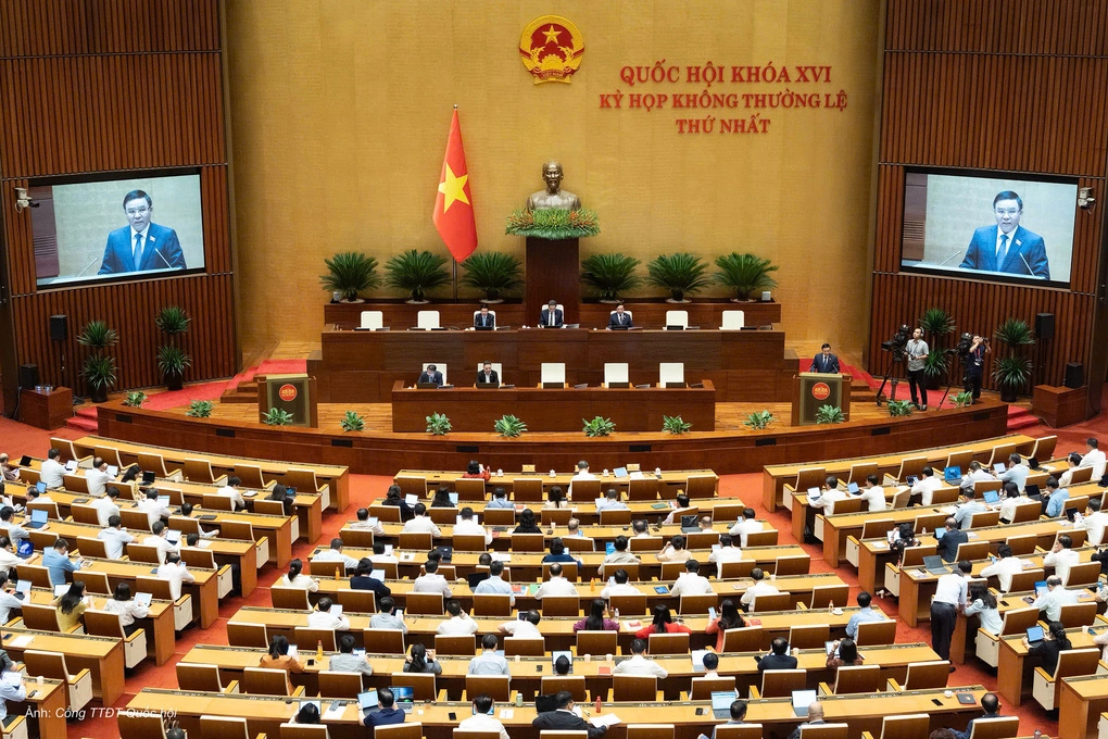 Bộ trưởng Công Thương trình bày báo cáo tiếp thu, chỉnh lý Luật Dầu khí (sửa đổi) tại phiên họp sáng 23/8. Ảnh: Cổng thông tin điện tử Quốc hội